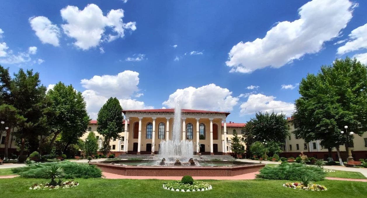 Uyda va ishda porno rasmlar